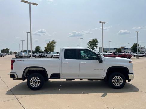 Used 2025 Chevrolet Silverado 2500 LT w/ Convenience Package AWD/4WD image 6