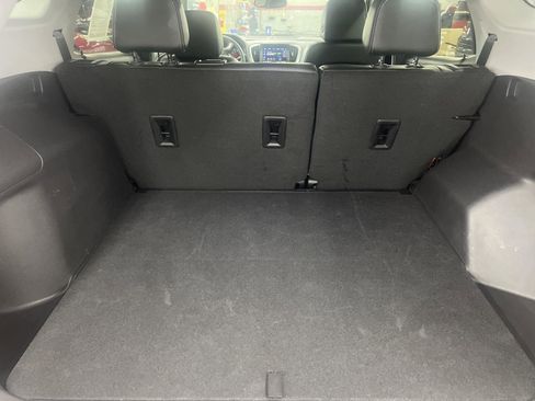 Used 2024 GMC Terrain SLT image 7