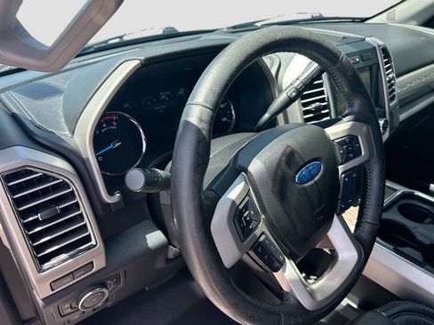 Used 2017 Ford F250 Lariat w/ Lariat Ultimate Package AWD/4WD image 9