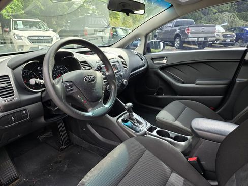 Used 2017 Kia Forte LX image 12