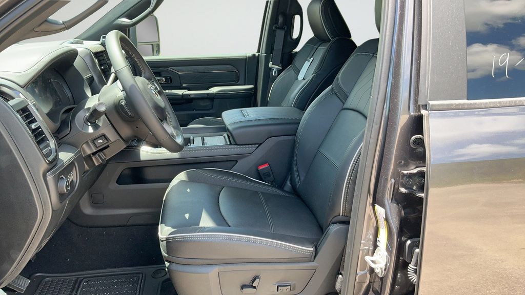 New 2026 RAM 2500 Limited AWD/4WD image 18