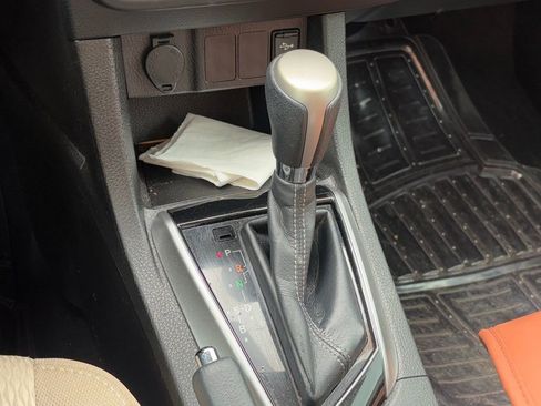 Used 2015 Toyota Corolla LE image 11