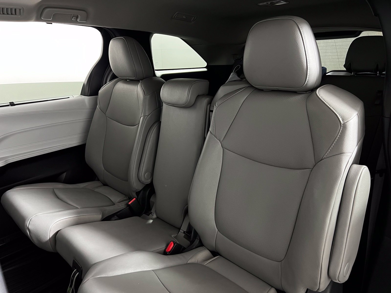 Certified 2025 Toyota Sienna XLE FWD image 23