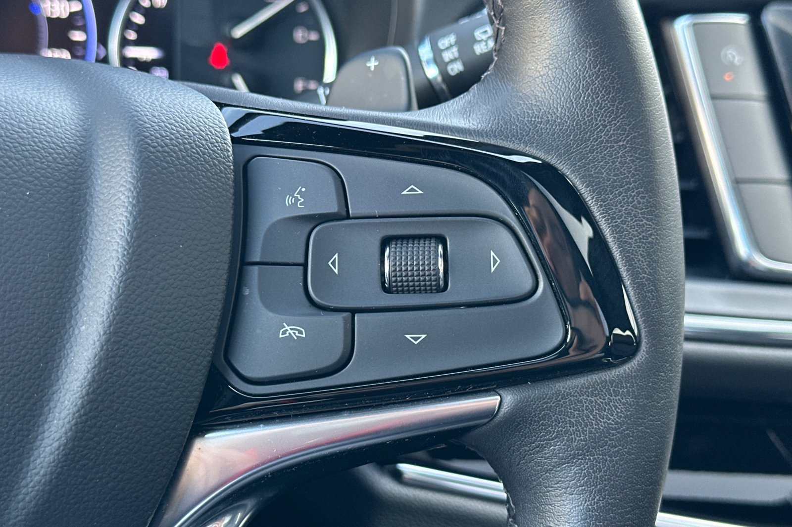 Certified 2024 Buick Enclave Avenir FWD image 35