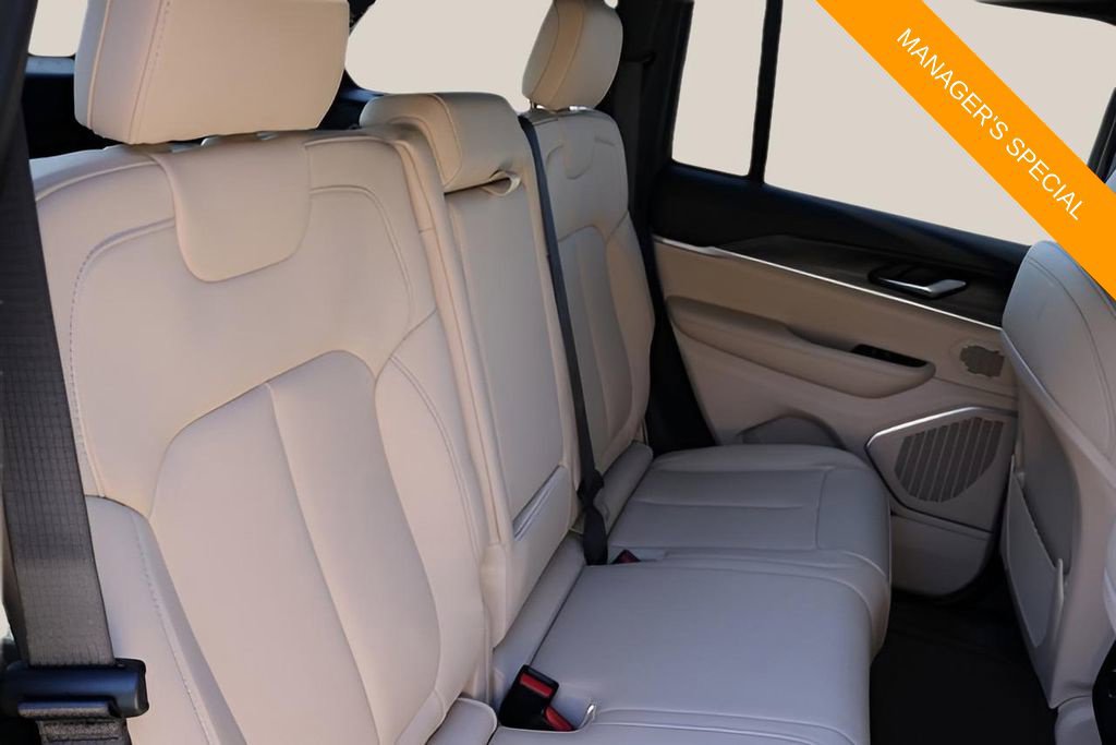 New 2026 Jeep Grand Cherokee Limited RWD image 17