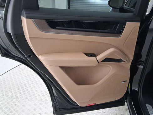 New 2025 Porsche Cayenne S image 32