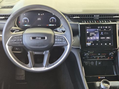 Used 2025 Jeep Grand Cherokee L Laredo RWD image 30