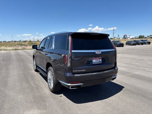Used 2024 Cadillac Escalade Premium Luxury AWD/4WD image 5