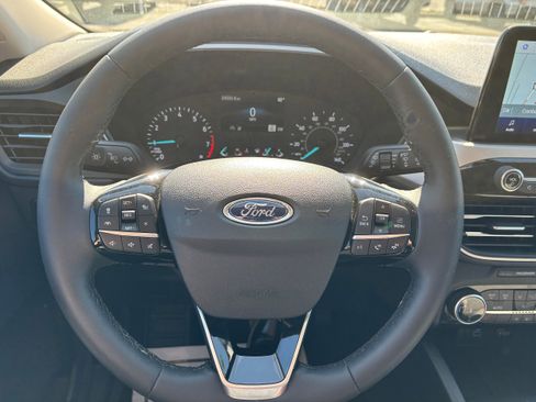 Used 2022 Ford Escape SE w/ SE Sport Appearance Package image 12