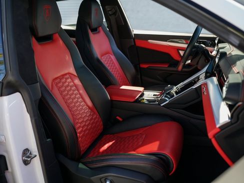 Used 2021 Lamborghini Urus image 24