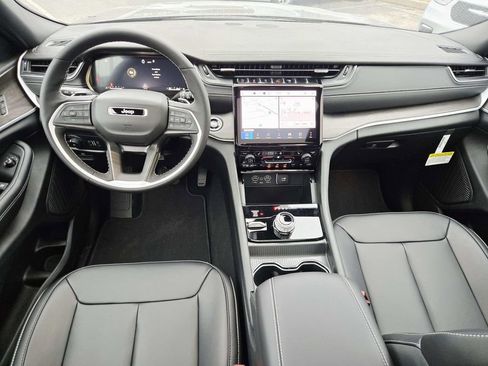 New 2025 Jeep Grand Cherokee L Limited image 10