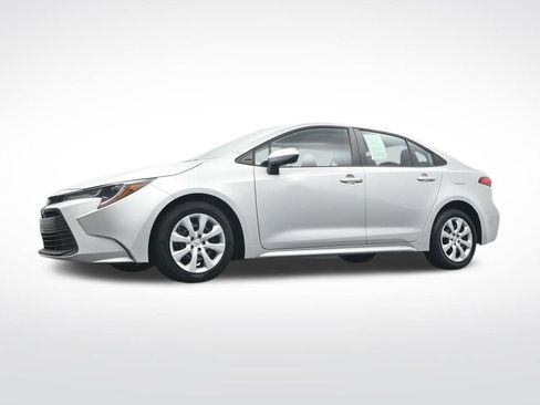 Used 2024 Toyota Corolla LE image 32
