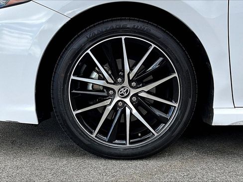 Used 2024 Toyota Camry SE image 9