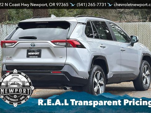 Used 2022 Toyota RAV4 SE w/ Weather & Moonroof Package image 4