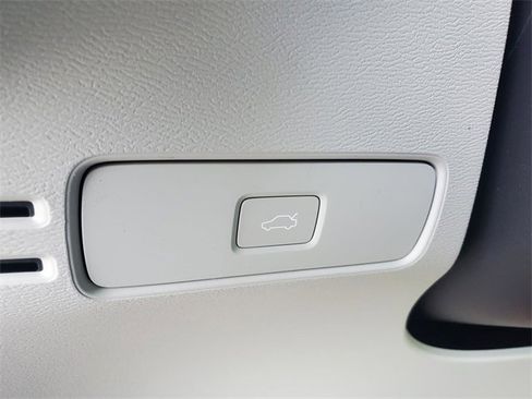 New 2026 Volvo XC40 B5 Ultra w/ Protection Package Premier image 16