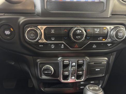 Used 2023 Jeep Wrangler Unlimited Sport AWD/4WD image 33