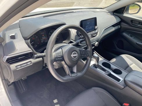Used 2025 Nissan Altima 2.5 S FWD image 17