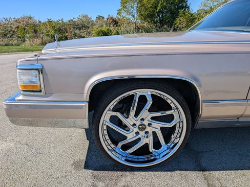 Used 1990 Cadillac Brougham image 37