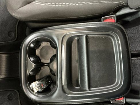 Used 2020 Chrysler Pacifica Touring w/ S Appearance Package FWD image 5
