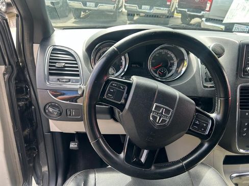 Used 2019 Dodge Grand Caravan SXT FWD image 10