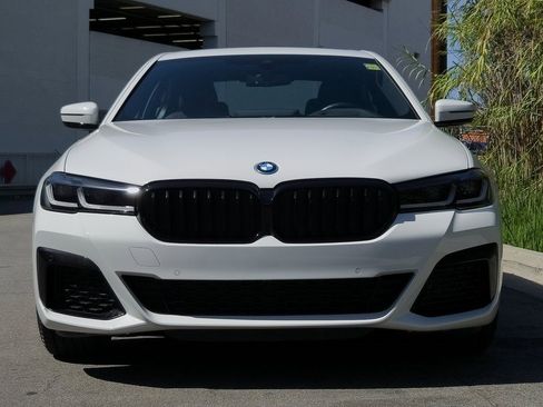 Used 2023 BMW 530e w/ M Sport Package image 3