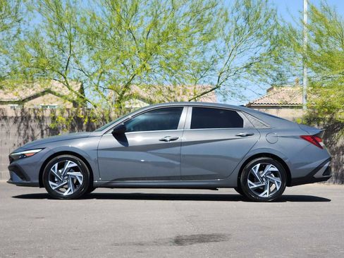 Used 2025 Hyundai Elantra Sport image 25