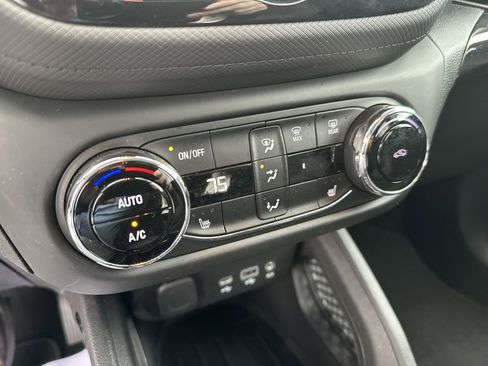 Certified 2021 Chevrolet TrailBlazer LT w/ Convenience Package FWD image 18