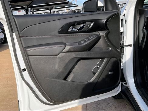 Used 2022 Chevrolet Traverse RS image 20