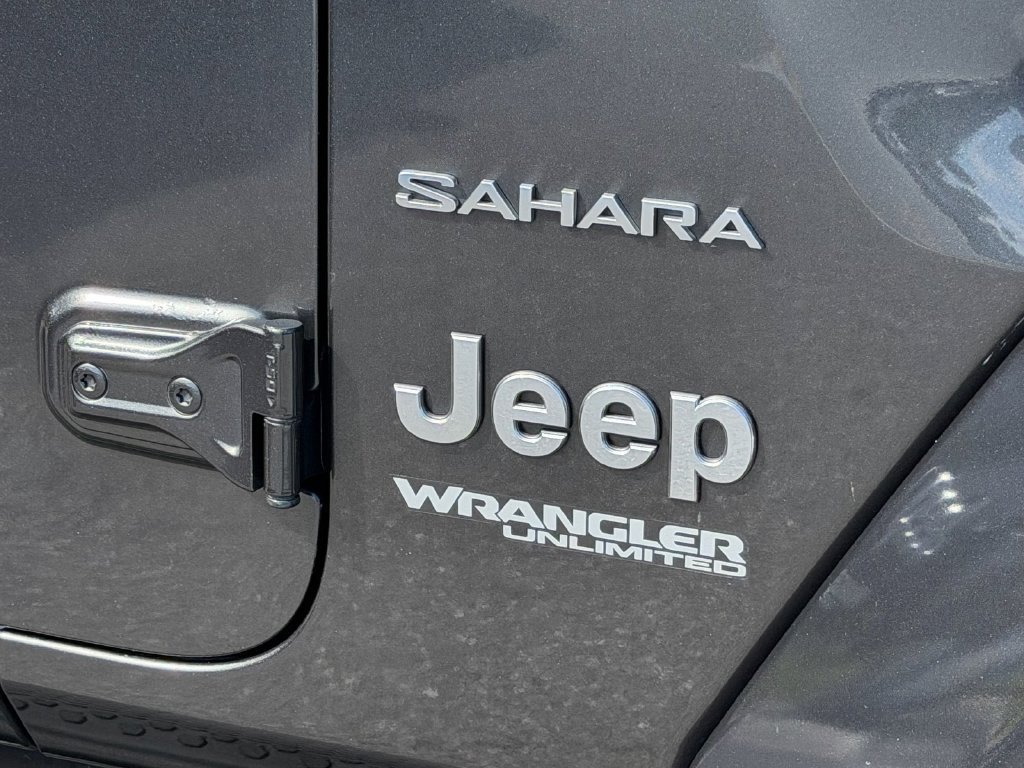Used 2018 Jeep Wrangler Unlimited Sahara AWD/4WD image 10