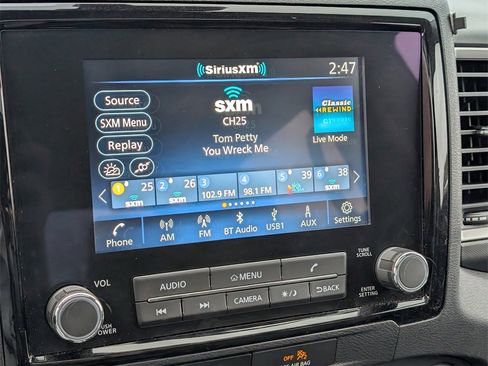 Used 2022 Nissan Frontier SV w/ SV Premium Package image 22