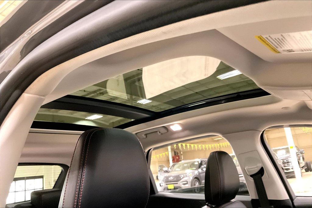 Certified 2022 Ford Escape SEL w/ SEL Stealth AWD Package image 21