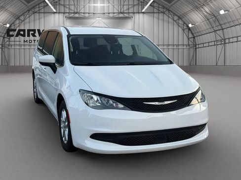 Used 2023 Chrysler Voyager LX w/ Fleet Security Group FWD image 4