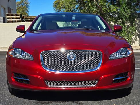 Used 2012 Jaguar XJ image 4