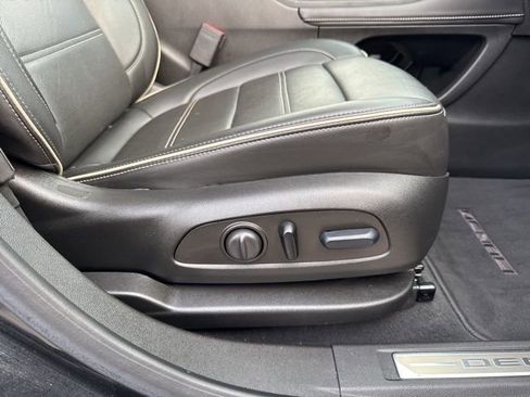 Used 2023 GMC Acadia Denali w/ Black Diamond Edition image 32