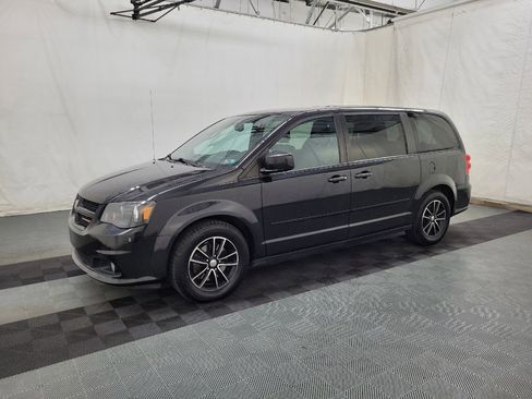 Used 2016 Dodge Grand Caravan SXT FWD image 2
