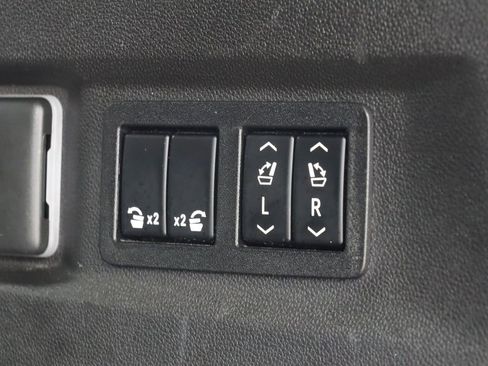 Used 2022 Chevrolet Tahoe LT w/ LT Signature Package RWD image 41