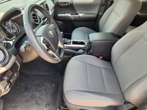 Used 2022 Toyota Tacoma SR5 RWD image 9