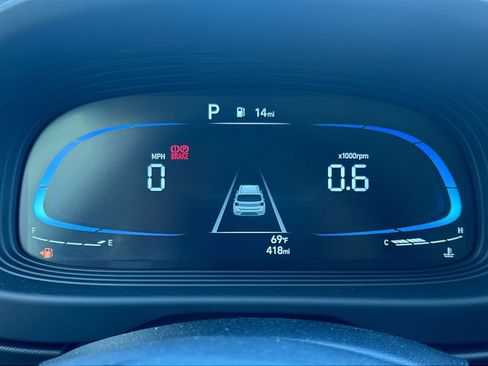 New 2025 Hyundai Venue SEL image 16