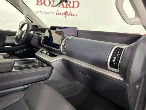 New 2025 Ford Expedition Active image 20