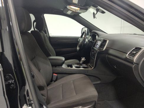 Used 2021 Jeep Grand Cherokee Laredo w/ Security & Convenience Group AWD/4WD image 21