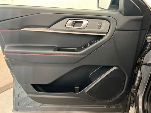 Used 2025 Ford Explorer ST-Line w/ ST-Line Street Pack image 15
