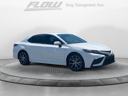 Used 2024 Toyota Camry SE FWD image 1