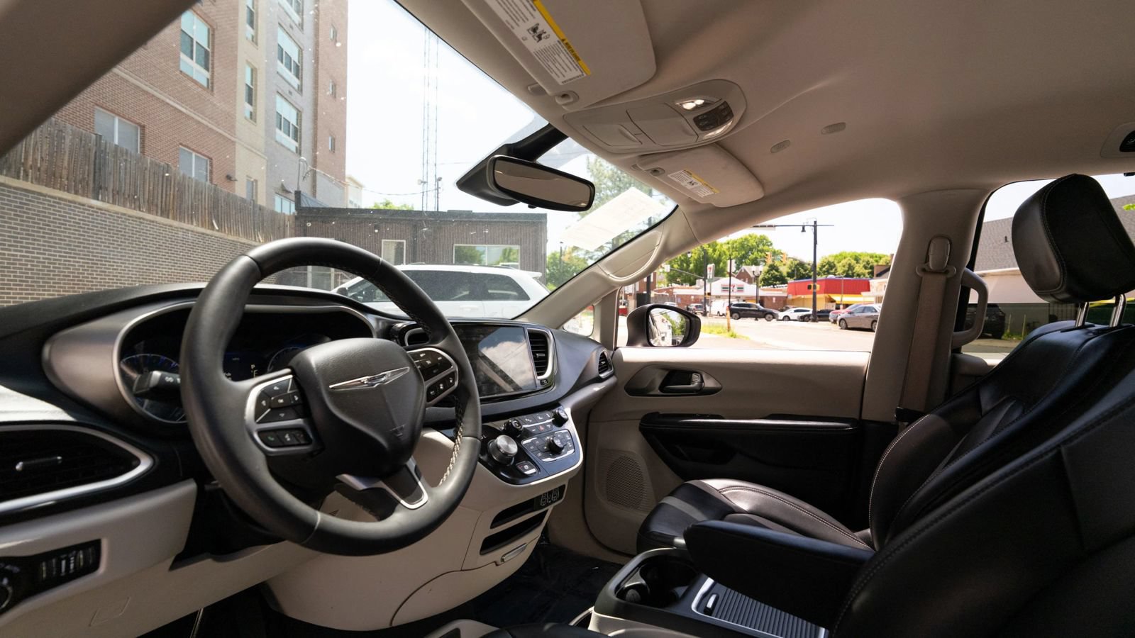 Used 2023 Chrysler Pacifica Touring-L FWD image 30