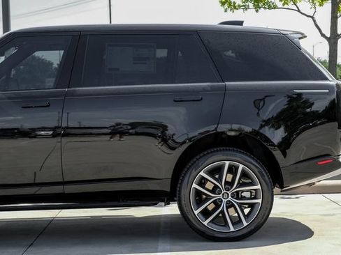 New 2027 Land Rover Range Rover Long Wheelbase SE AWD/4WD image 17