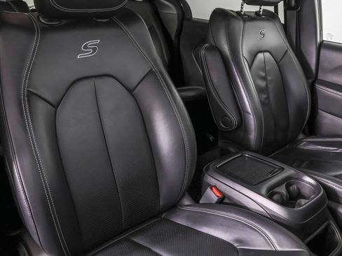 Used 2022 Chrysler Pacifica Touring-L w/ S Appearance Package image 43
