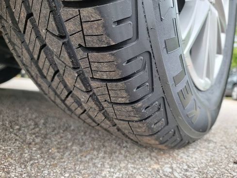 Used 2023 Chevrolet Traverse LT w/ LPO, Floor Liner Package FWD image 18