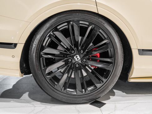 Used 2021 Bentley Bentayga Speed image 16
