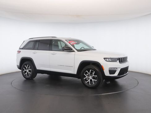 Used 2023 Jeep Grand Cherokee Limited w/ Trailer Tow Prep Group (B) image 35