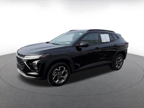 Used 2025 Chevrolet Trax LT image 7