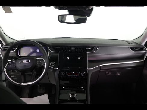 Used 2023 Jeep Grand Cherokee Laredo w/ Luxury Tech Group I image 25